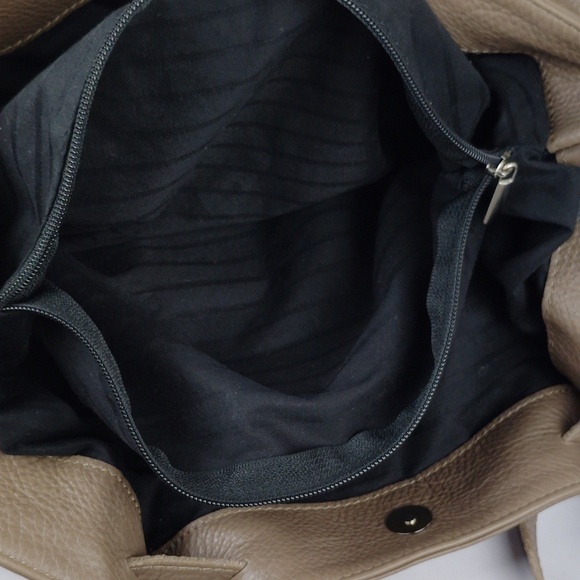 Vera Pelle Leather Handbag. - Picture 12 of 16